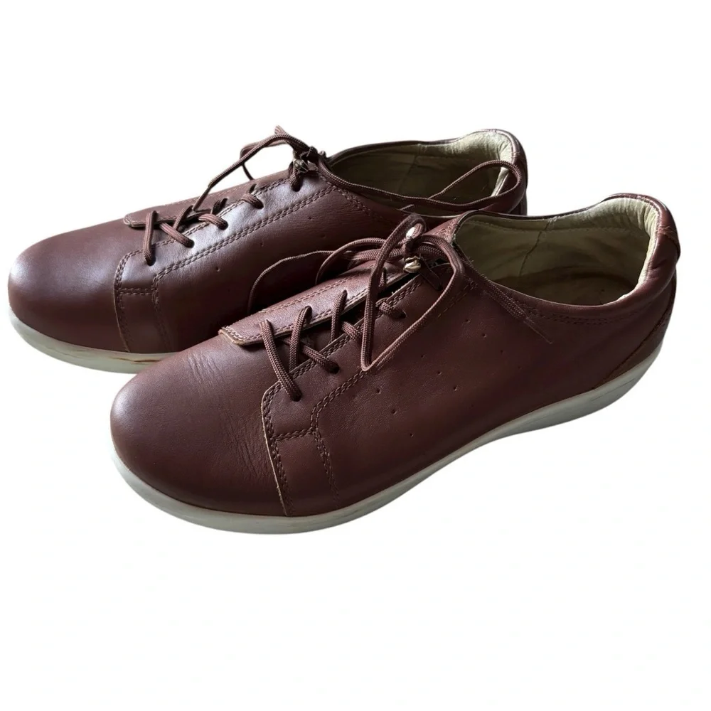 TRAQ by Alegria Shoes Men's Size 40 Low Top Sneakers Brown Cognac Leather Luxury